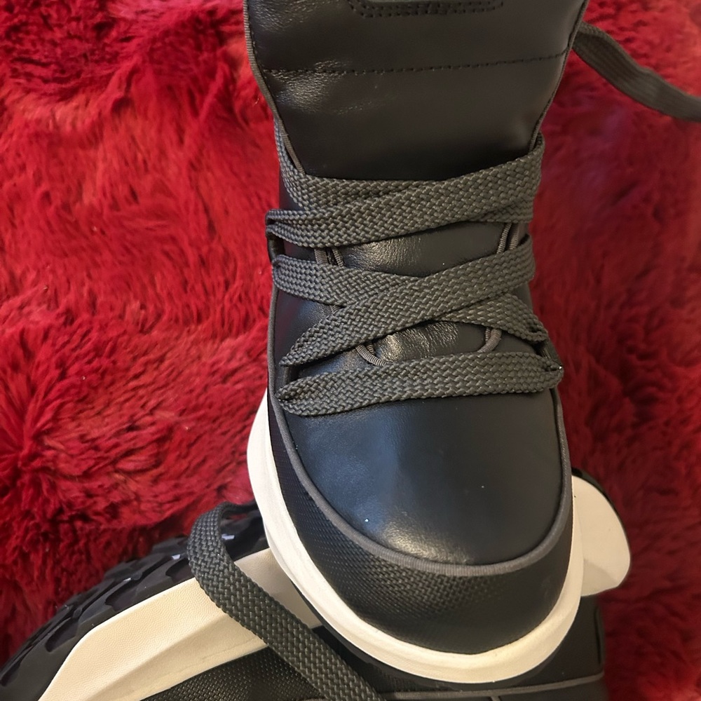 The North Face Black and Gray High-Top Sneakers - Picture 3 of 8